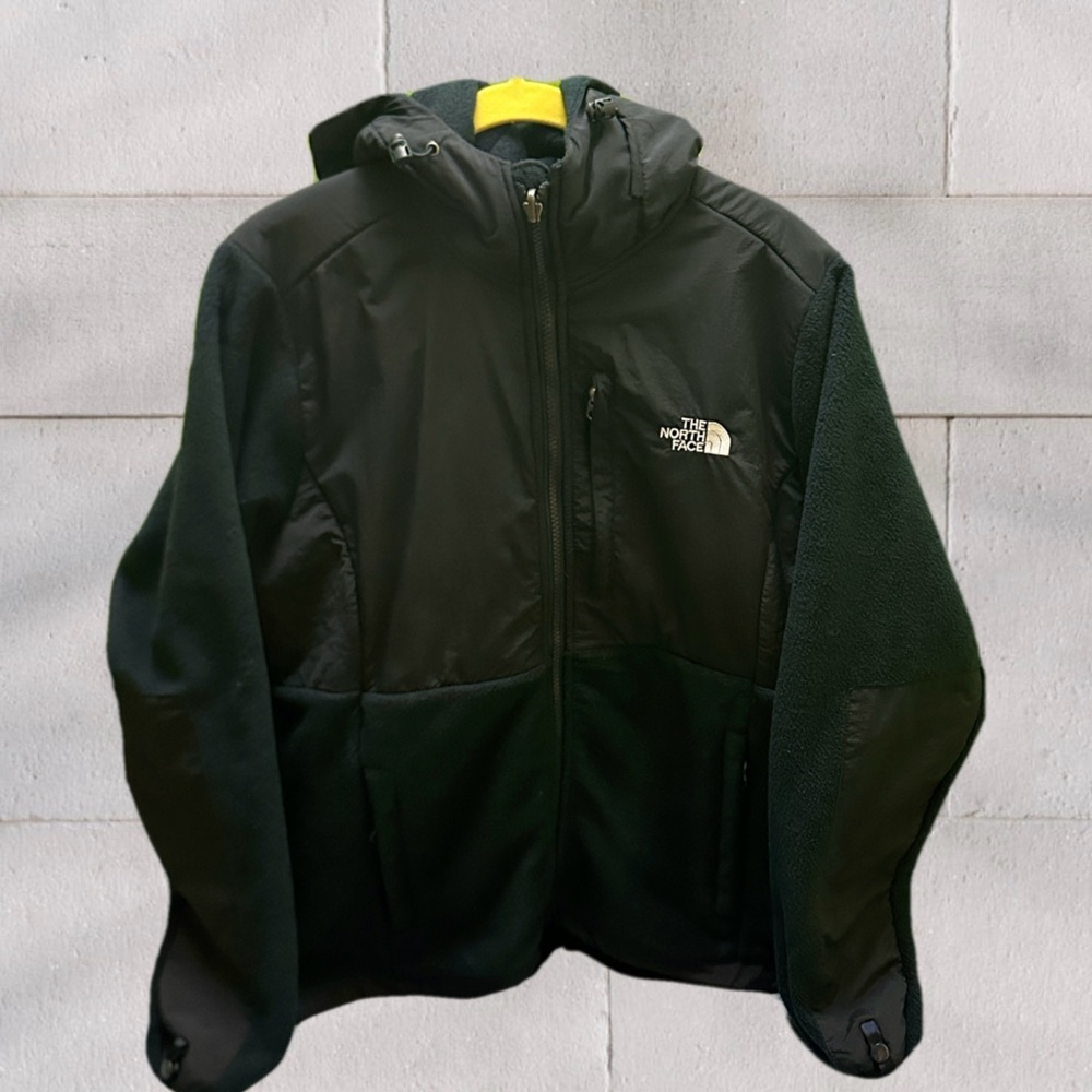 The North Face Women’s Performance Jacket in Blue Navy L